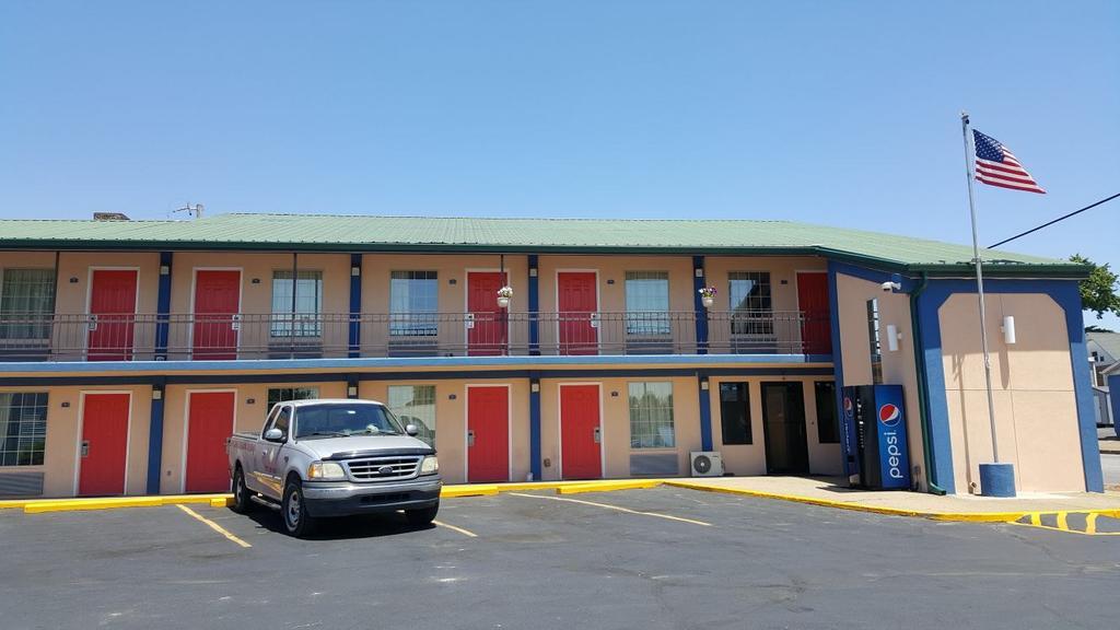 Budget Inn - Washington Екстериор снимка