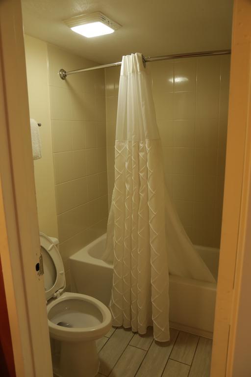 Budget Inn - Washington Екстериор снимка