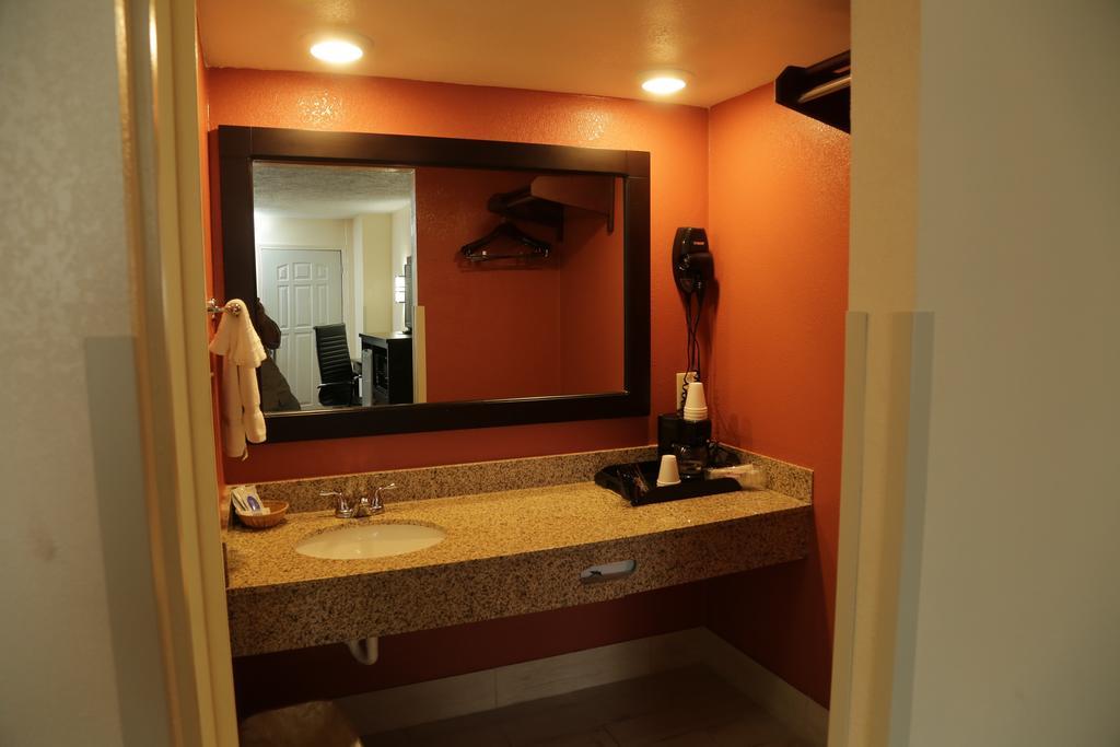 Budget Inn - Washington Екстериор снимка